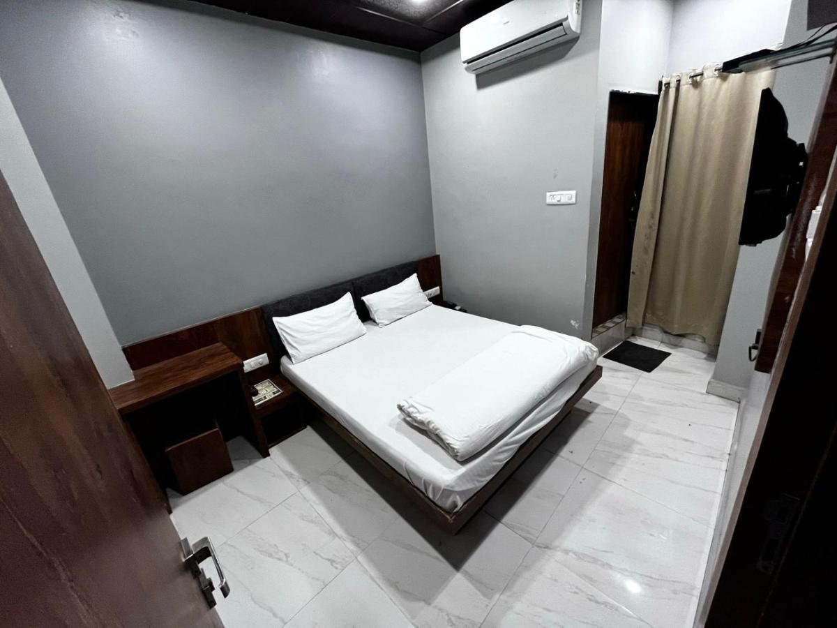 Hotel Shankar Ujjain Eksteriør billede