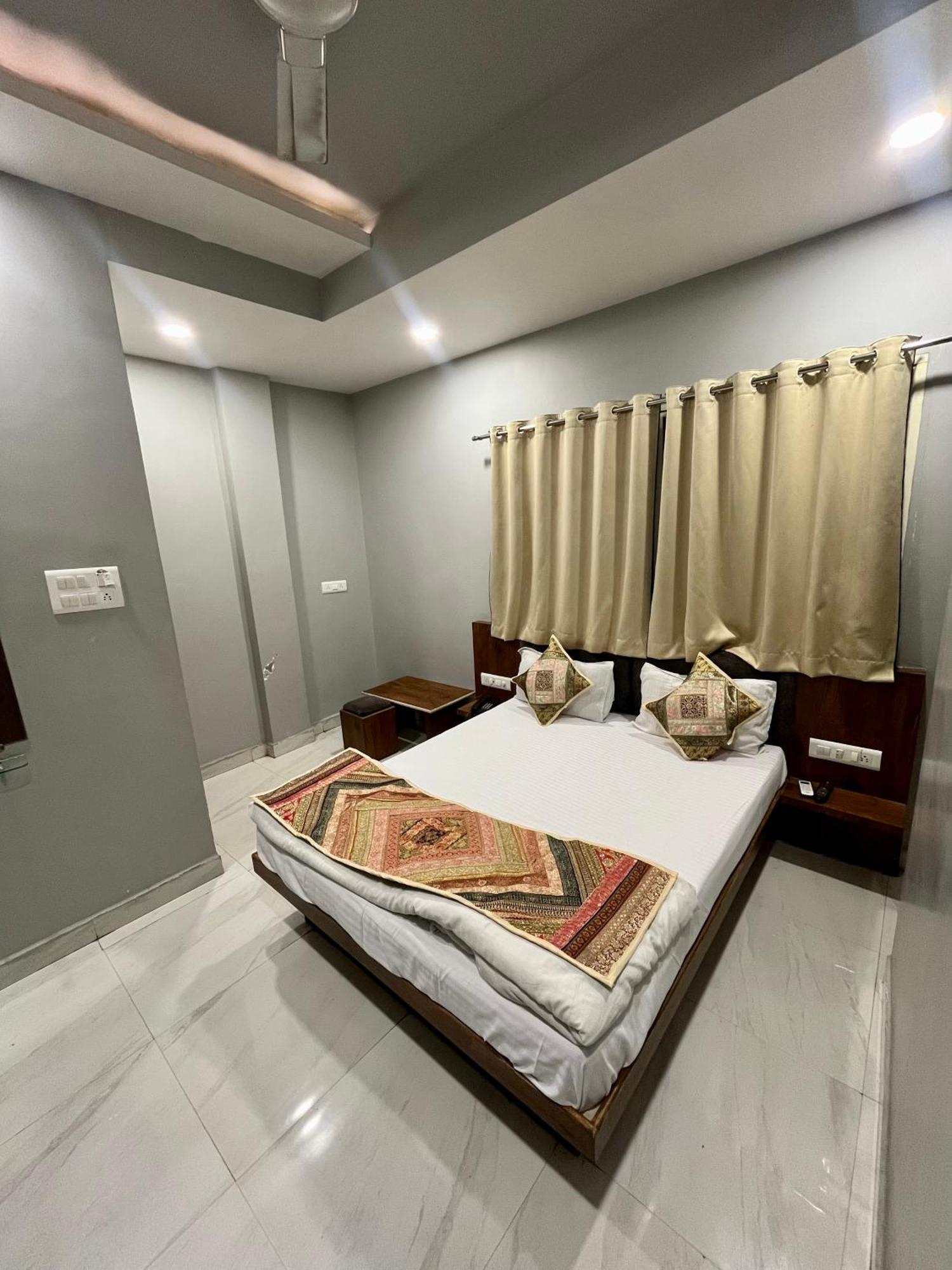 Hotel Shankar Ujjain Eksteriør billede