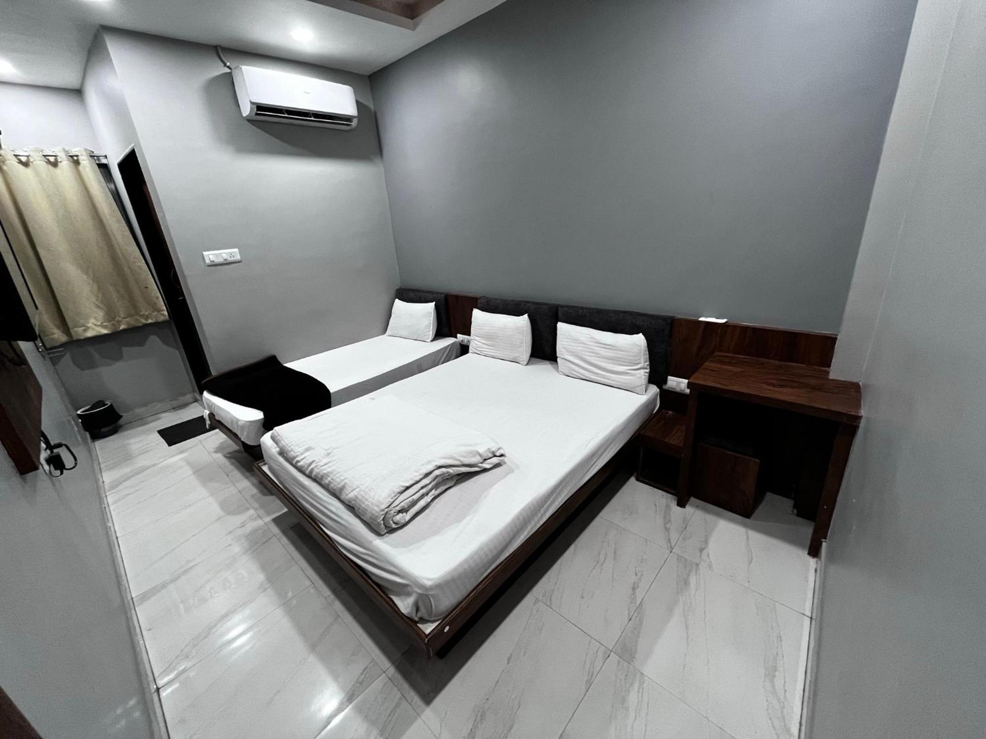 Hotel Shankar Ujjain Eksteriør billede